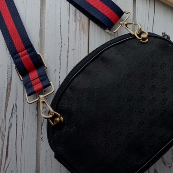 AUTHENTIC VINTAGE GUCCI BLACK MICRO GG 5 WAY ZIP CROSSBODY HANDBAG - Picture 3 of 8